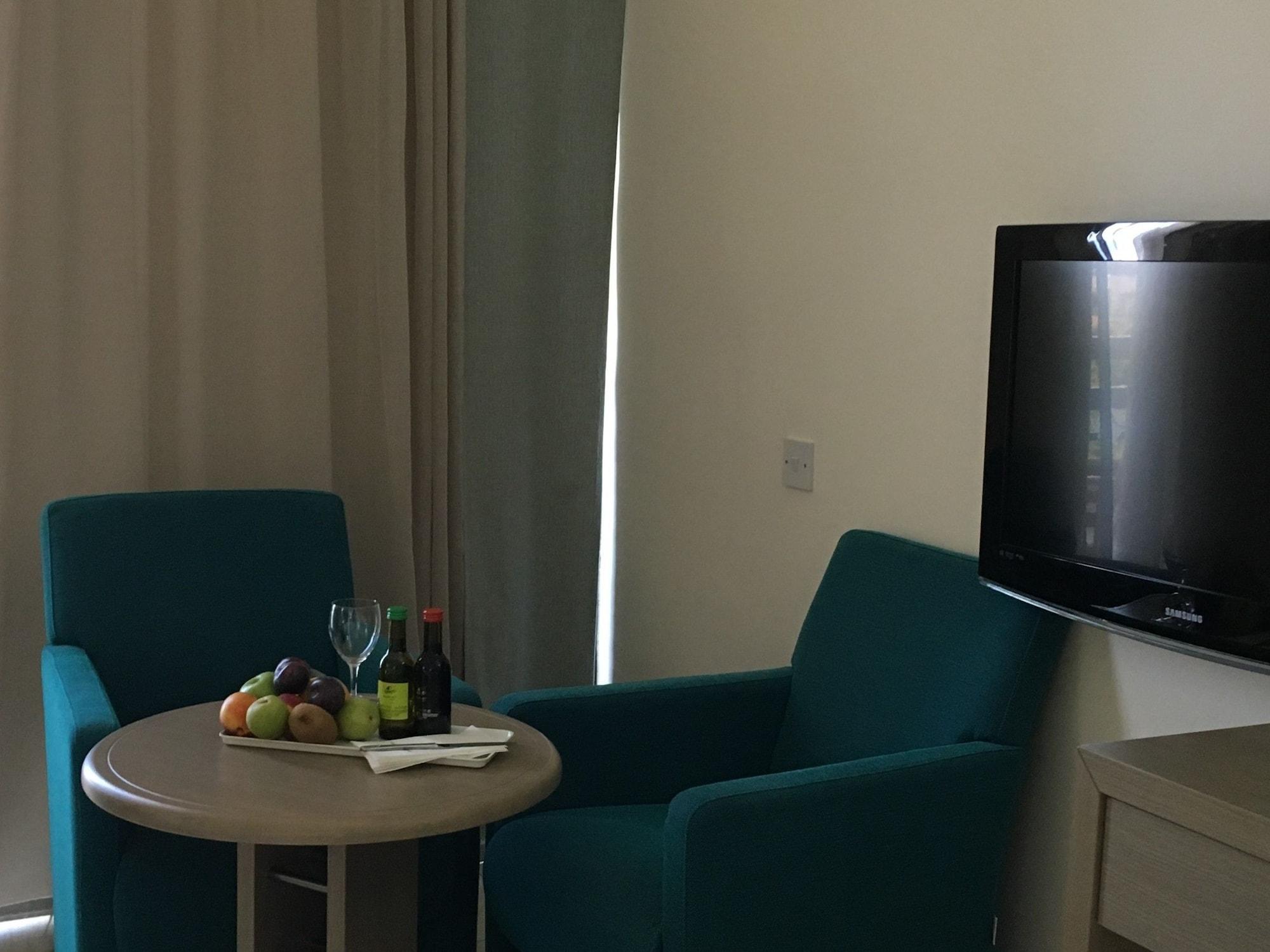 阿凡提酒店 Paphos 外观 照片